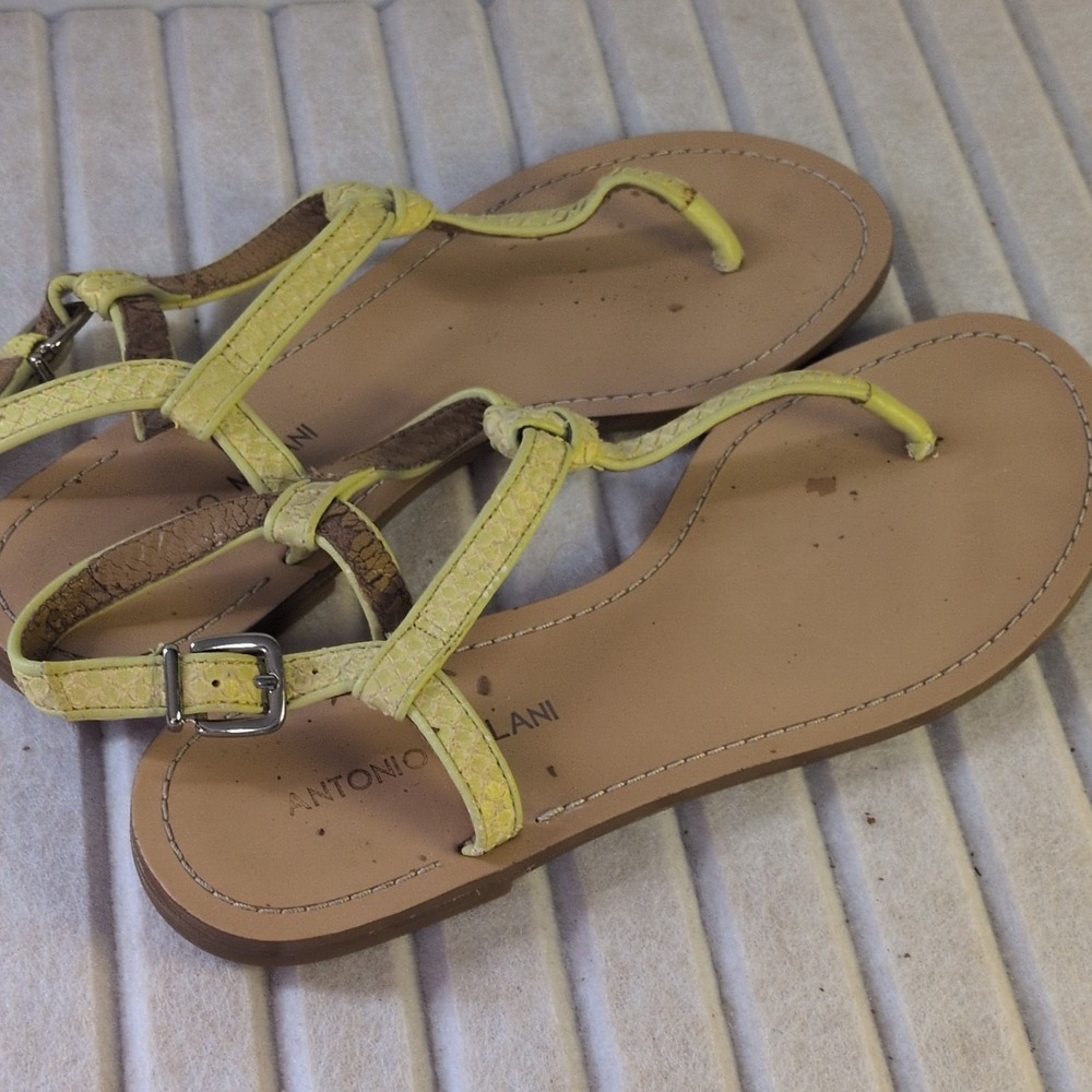 Antonio Melani Yellow Buckle Strappy Thong Sandals Women's Size‎ 7.5